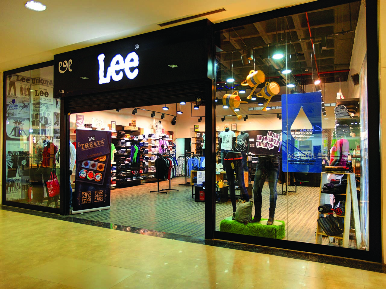 View of the entrance of the LEE apparel retail store